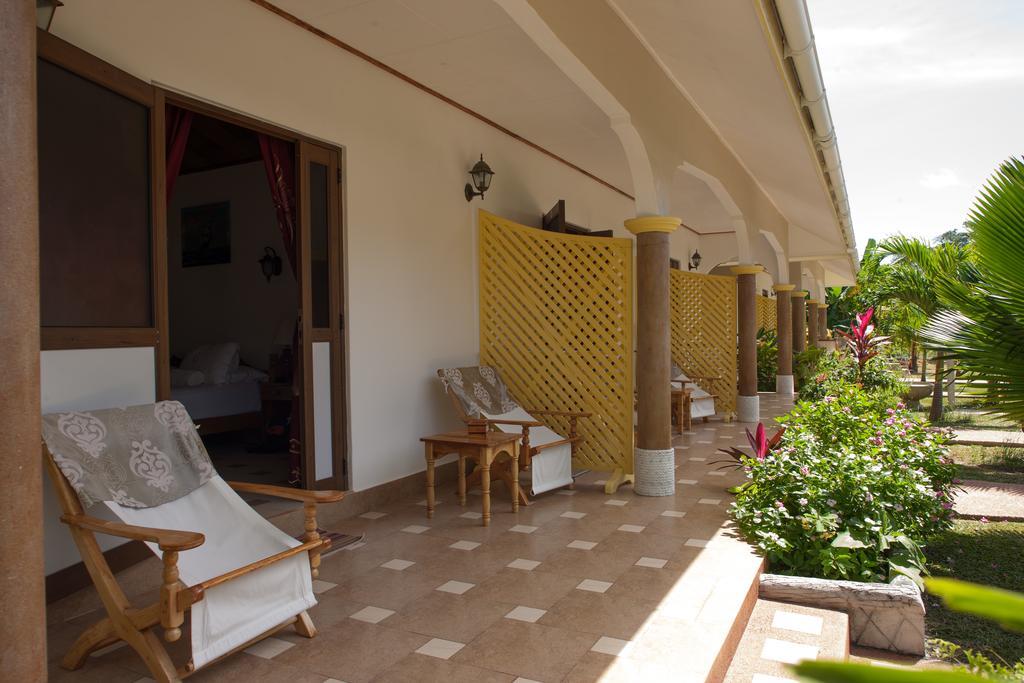 Etoile Labrine Guest House La Digue Ruang foto