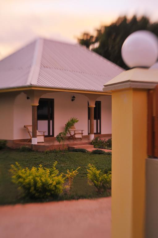 Etoile Labrine Guest House La Digue Bagian luar foto